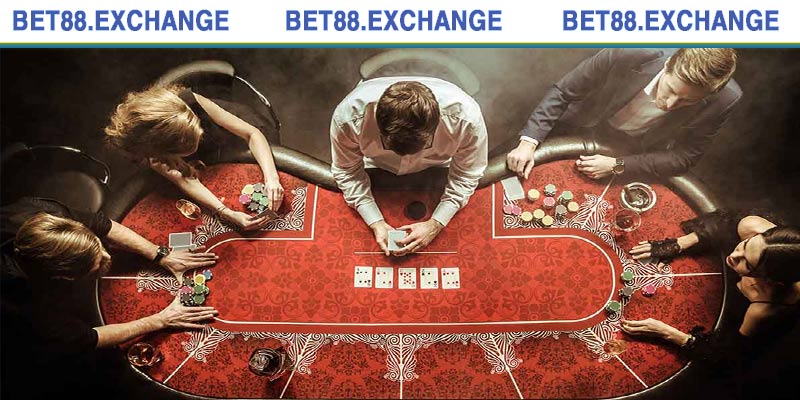 Trình tự ván chơi Poker trực tuyến diễn ra thế nào